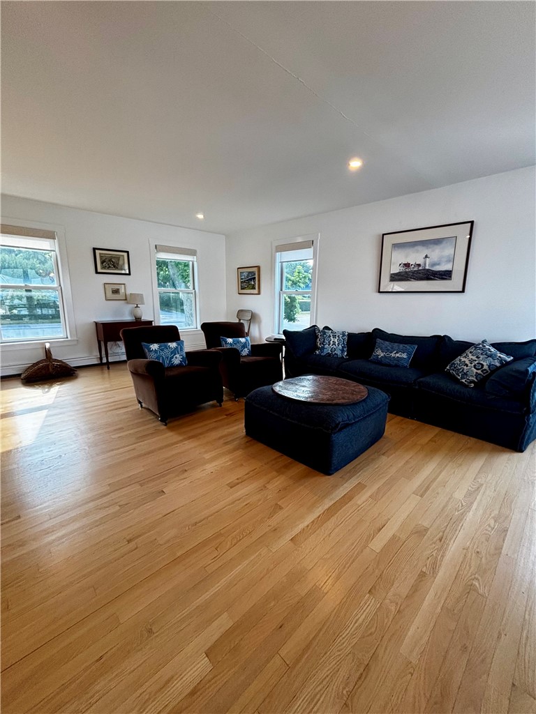 433 Wolcott Avenue