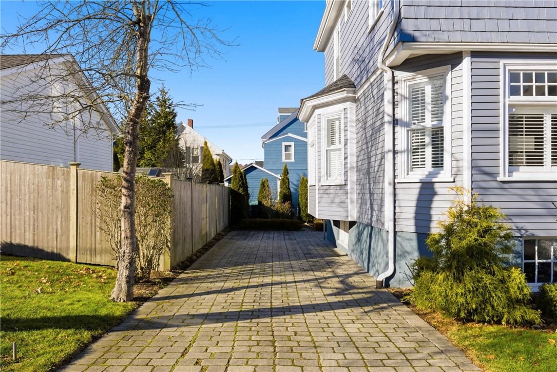 15 Vaughan Avenue