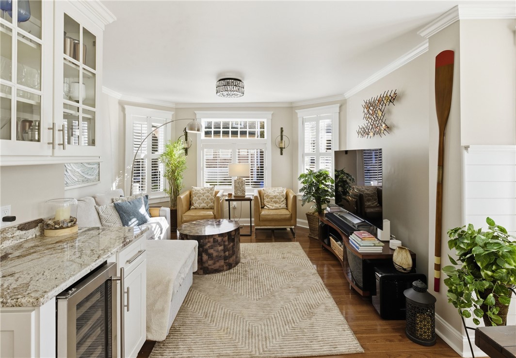 15 Vaughan Avenue
