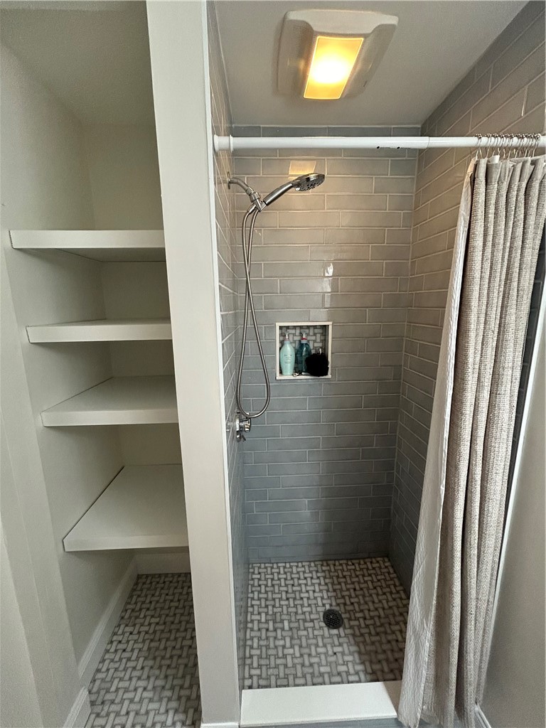 6 Gladding Court 1