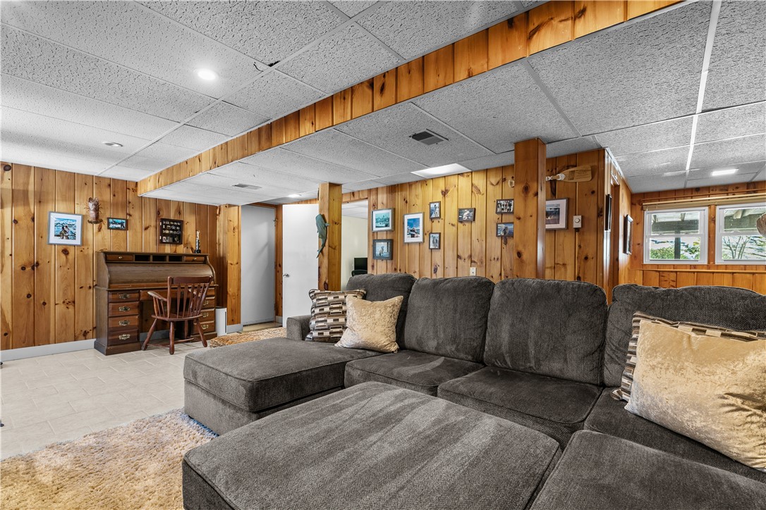 60 Knollwood Circle