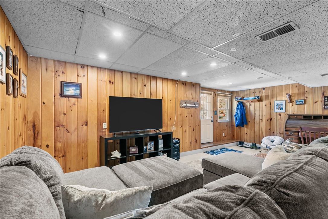 60 Knollwood Circle