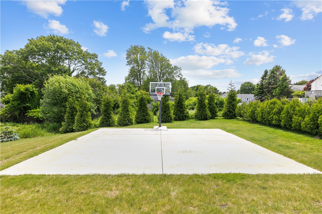142 Ferreira Avenue