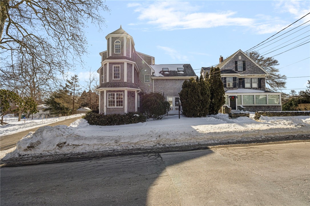 77 Narragansett Avenue