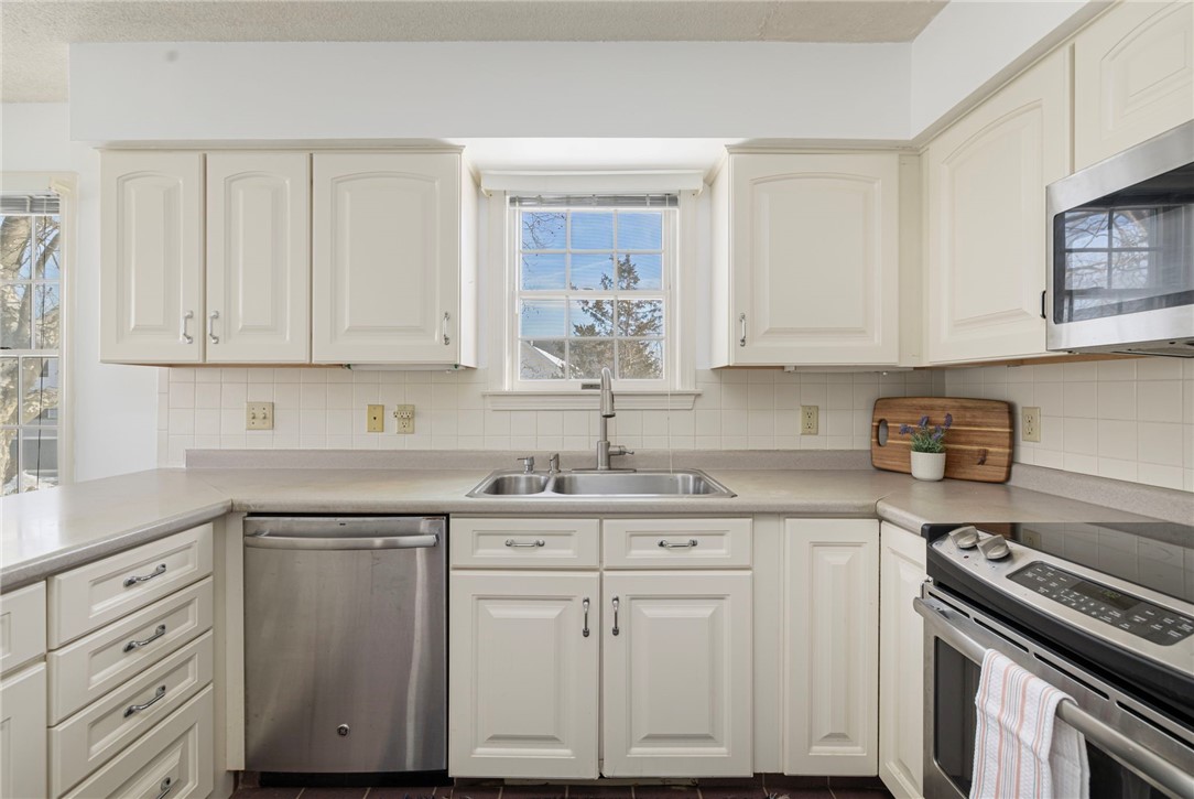 77 Narragansett Avenue