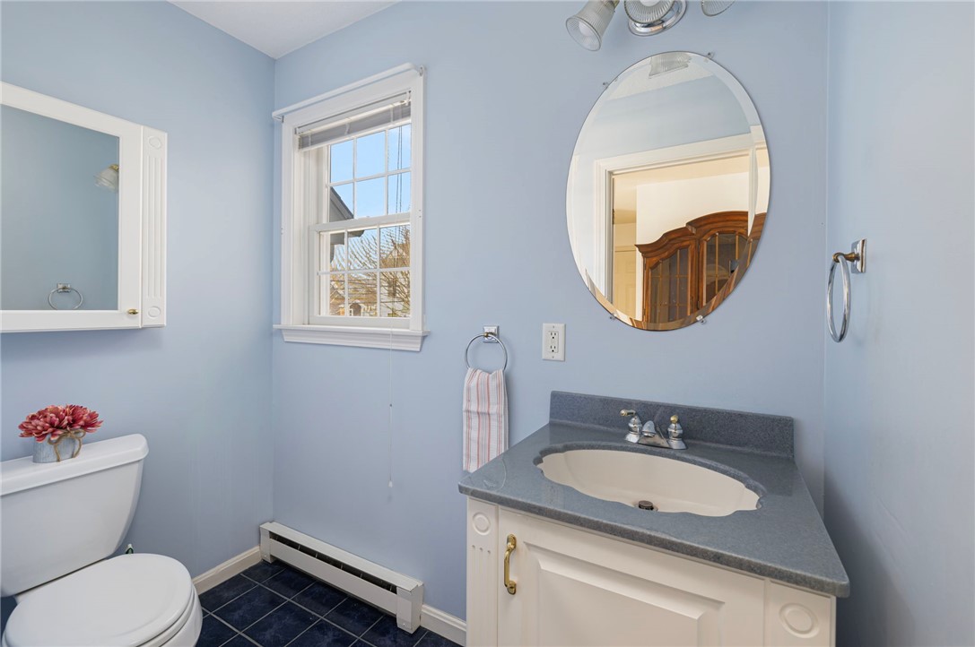 77 Narragansett Avenue