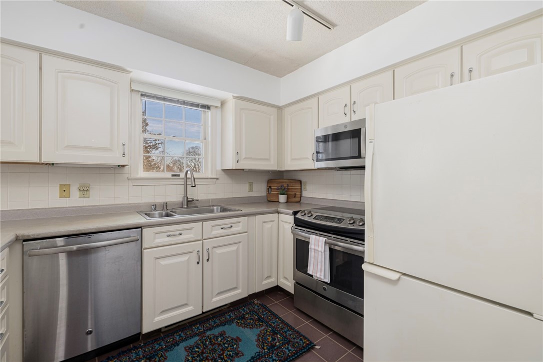 77 Narragansett Avenue