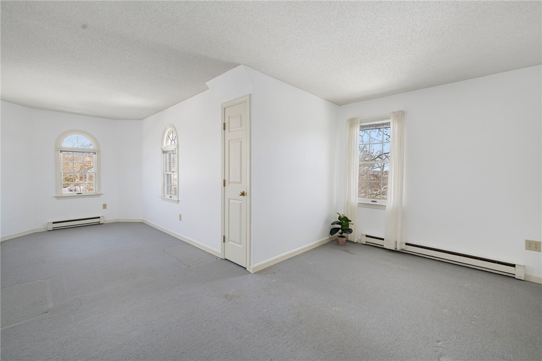 77 Narragansett Avenue