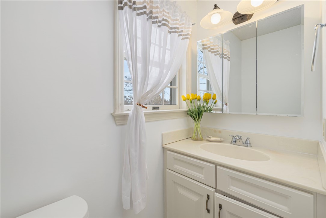 77 Narragansett Avenue