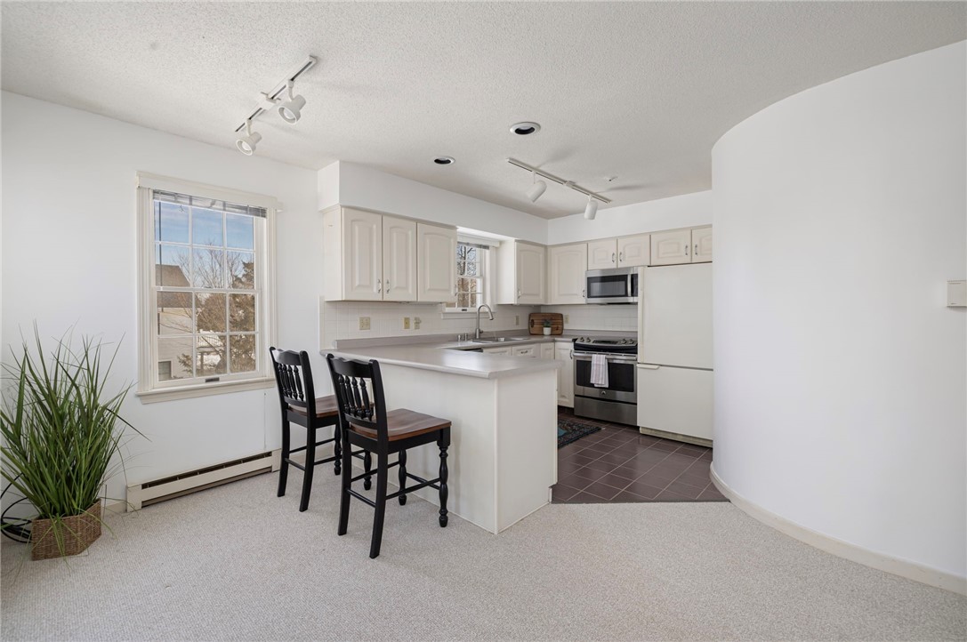 77 Narragansett Avenue