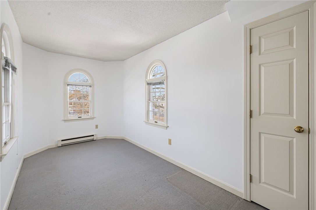 77 Narragansett Avenue