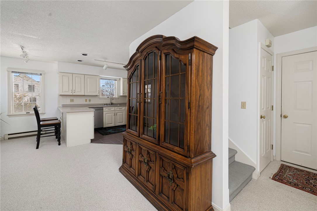 77 Narragansett Avenue