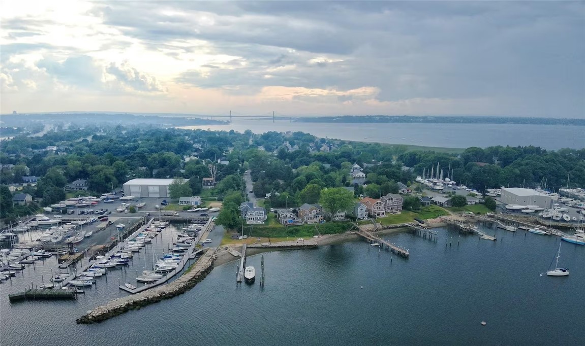 161 Narragansett Boulevard