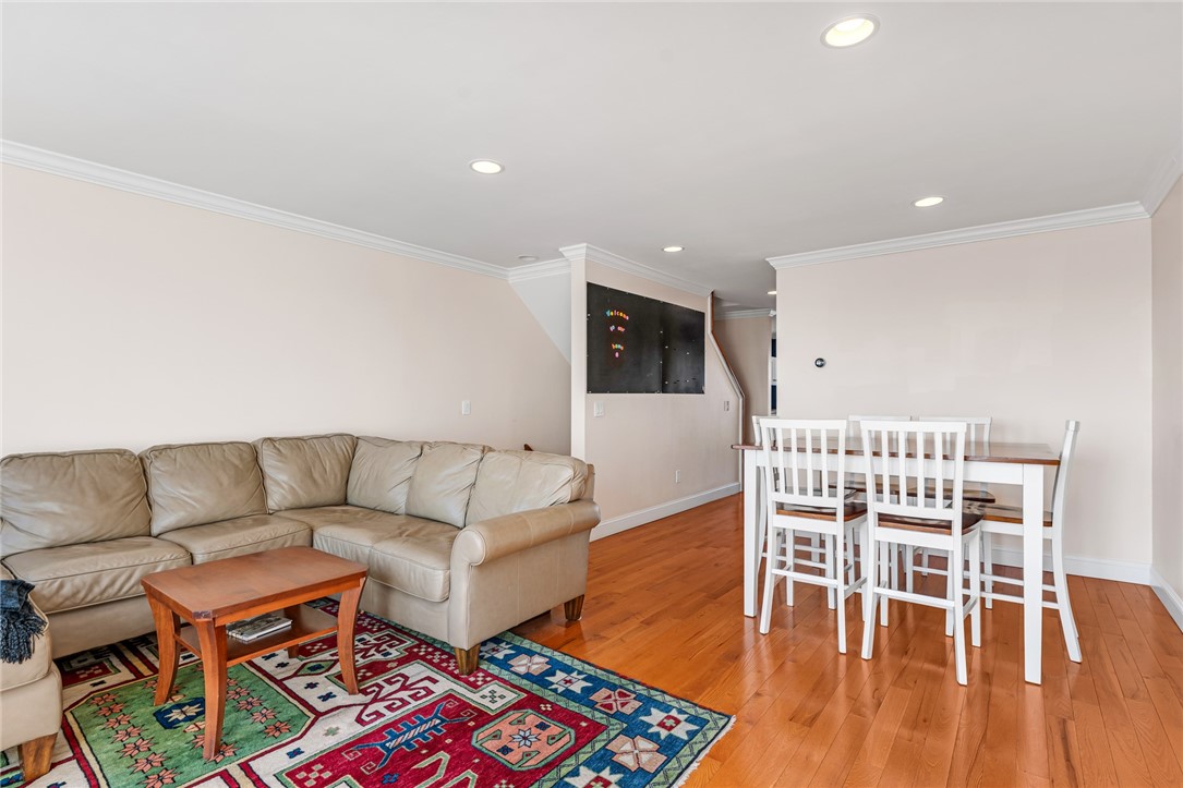 10 Pier Market Place 10