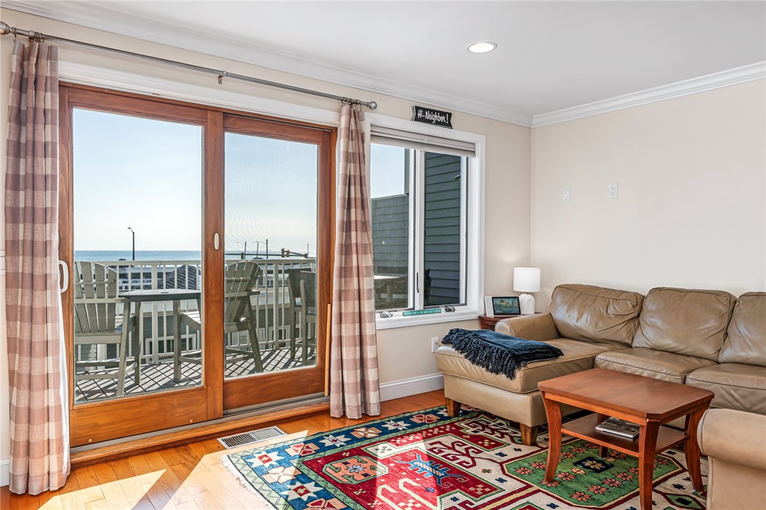 10 Pier Market Place 10