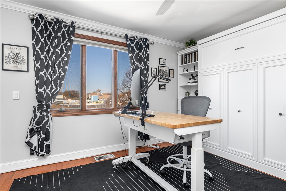 10 Pier Market Place 10