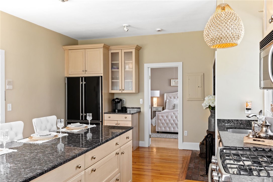 446 Bellevue Avenue 3