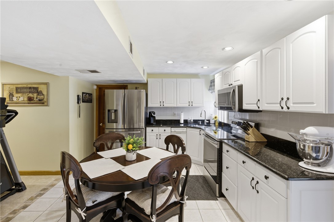 73 Regent Court