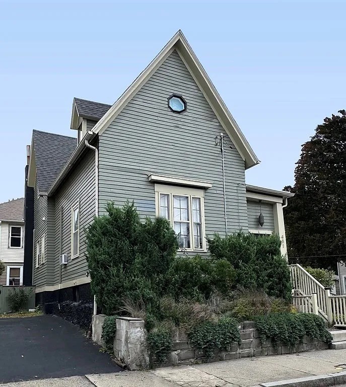 481 Pine Street 2