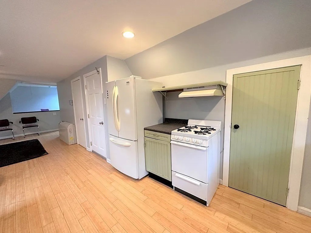 481 Pine Street 2