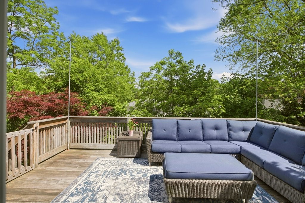 7 Friar Tuck Road