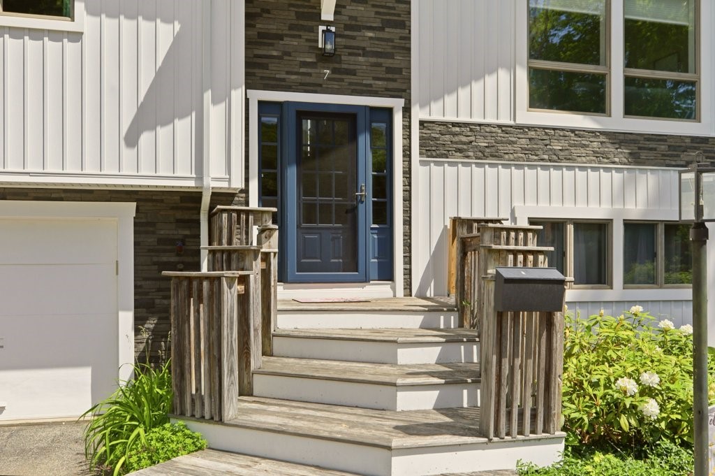 7 Friar Tuck Road