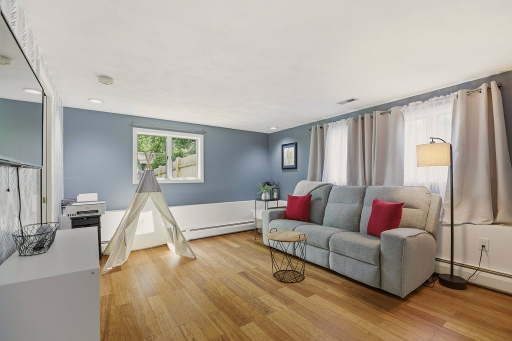 7 Friar Tuck Road