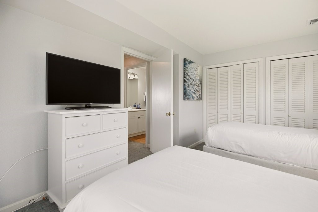 150 Bay View Drive 15