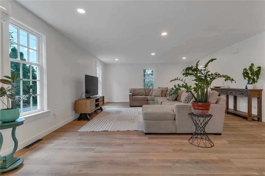 81 Bristol Ferry Road