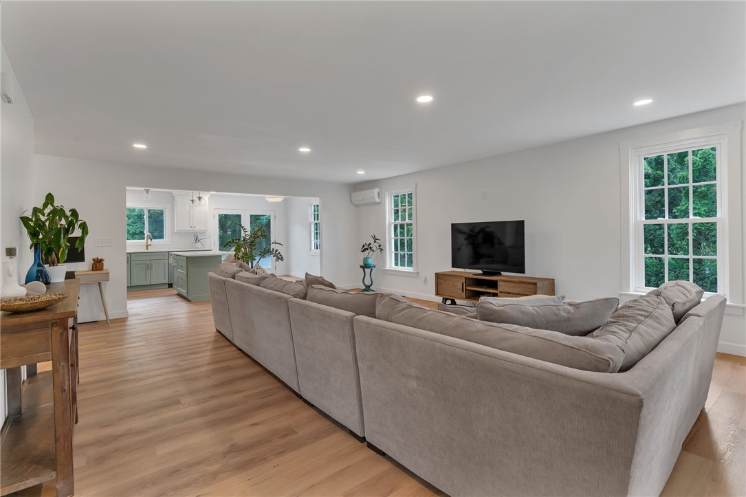 81 Bristol Ferry Road