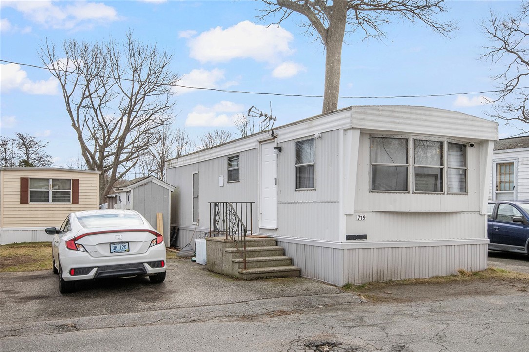 719 Forest Park