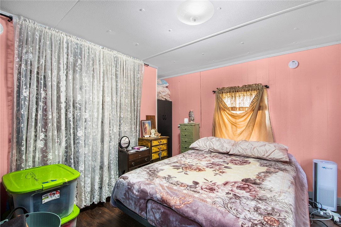 719 Forest Park