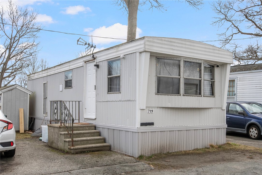 719 Forest Park