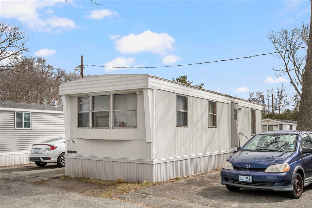 719 Forest Park