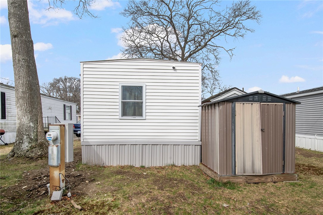 719 Forest Park