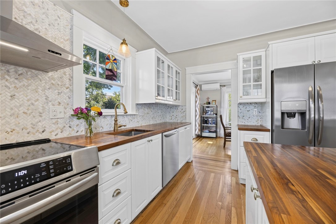 15 Modena Avenue