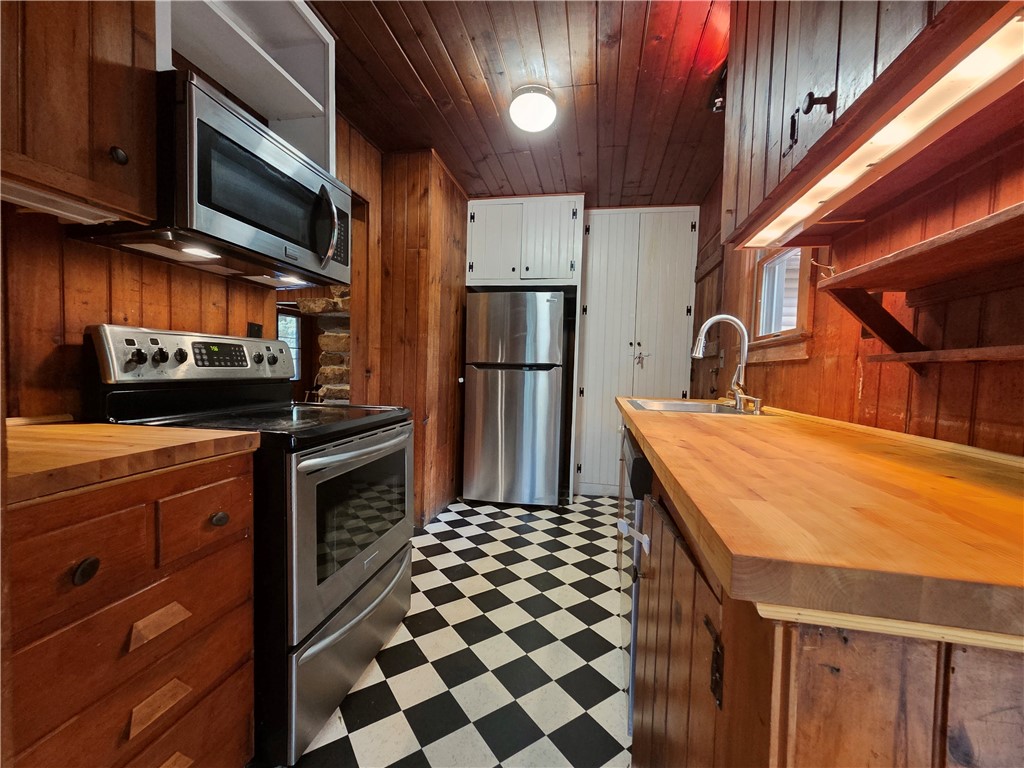 150 Plum Point Road
