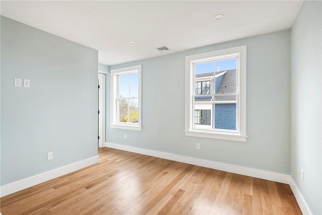 118 Newport Avenue