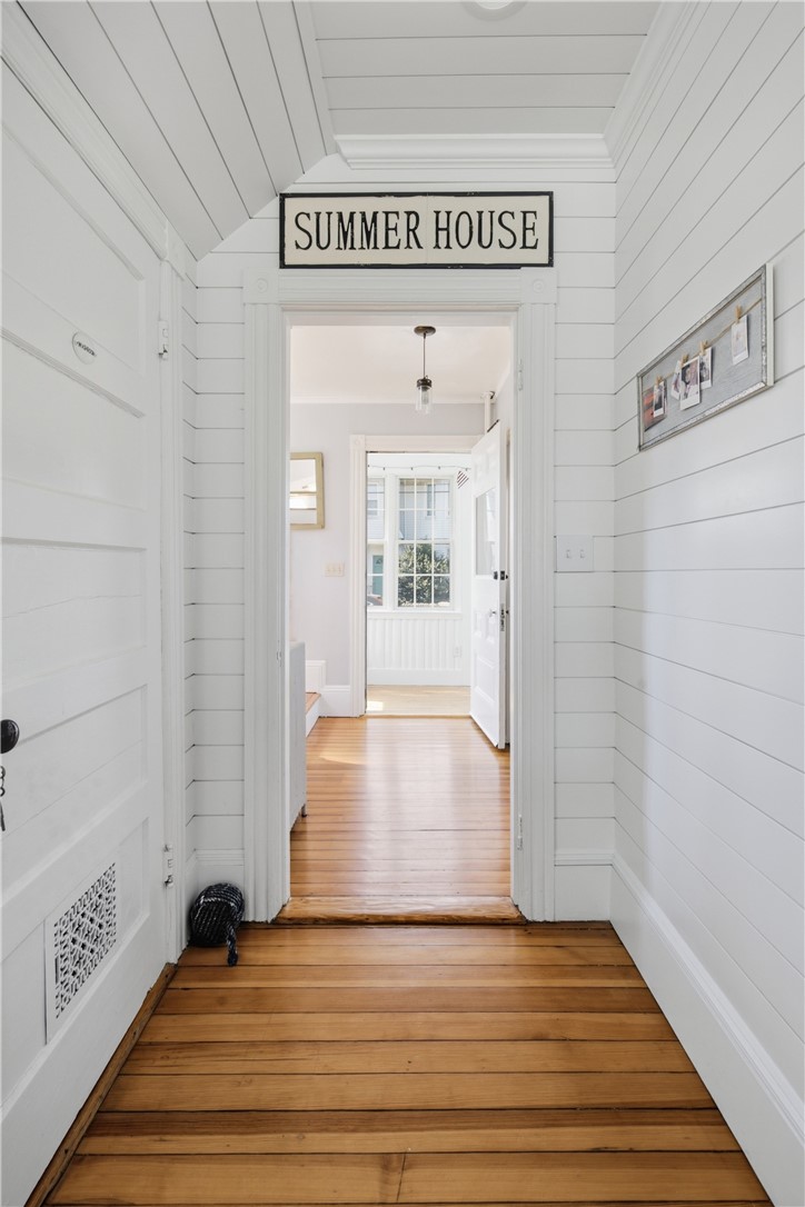 40 W Narragansett Avenue