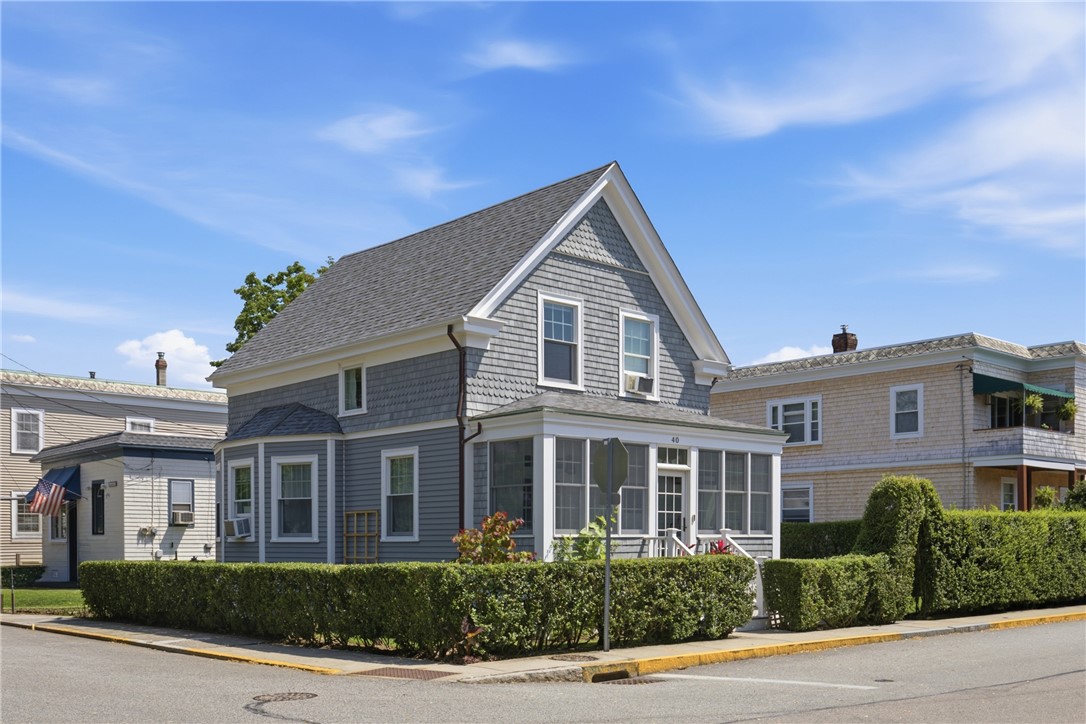 40 W Narragansett Avenue