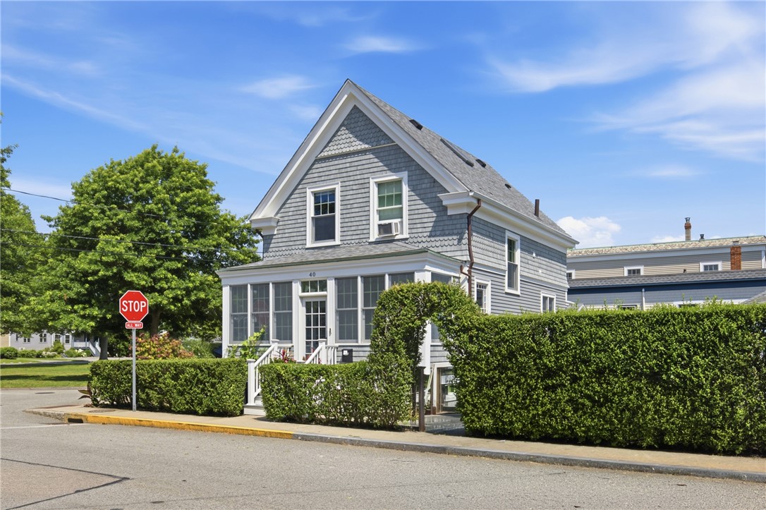 40 W Narragansett Avenue