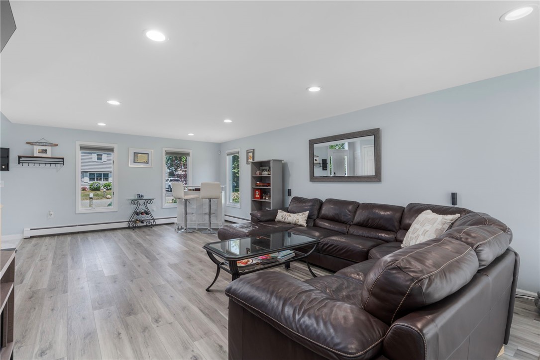46 Exeter Boulevard