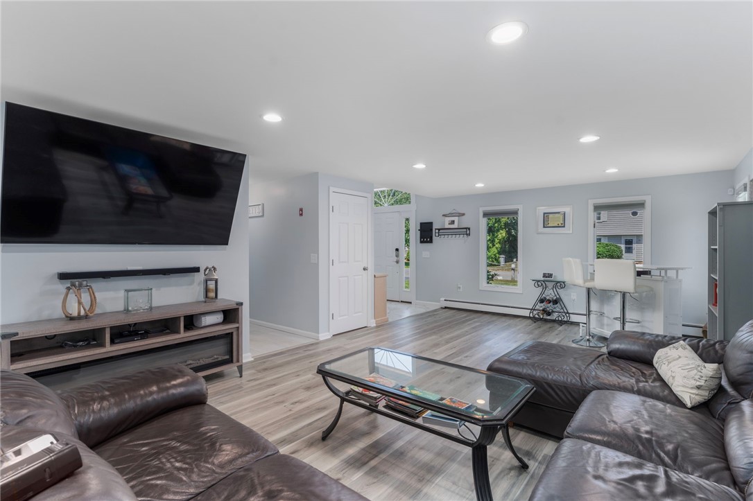 46 Exeter Boulevard
