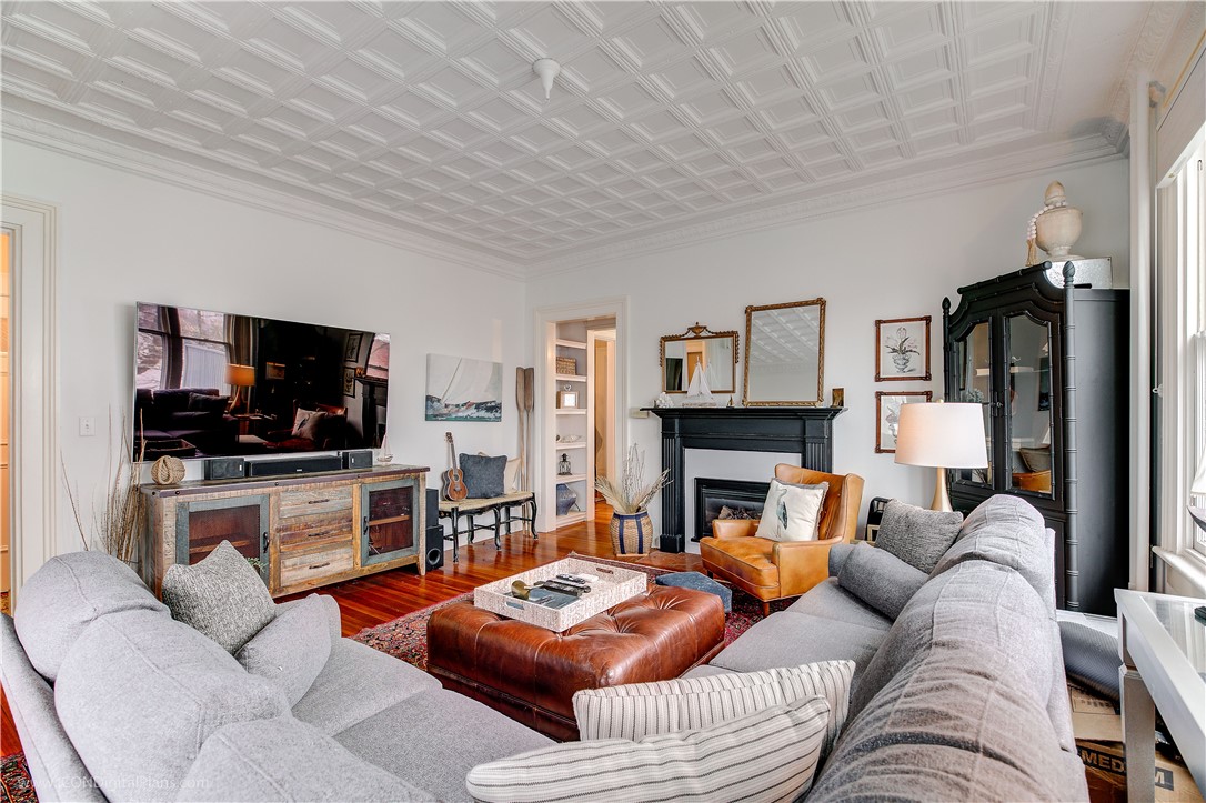 569 Spring Street 2