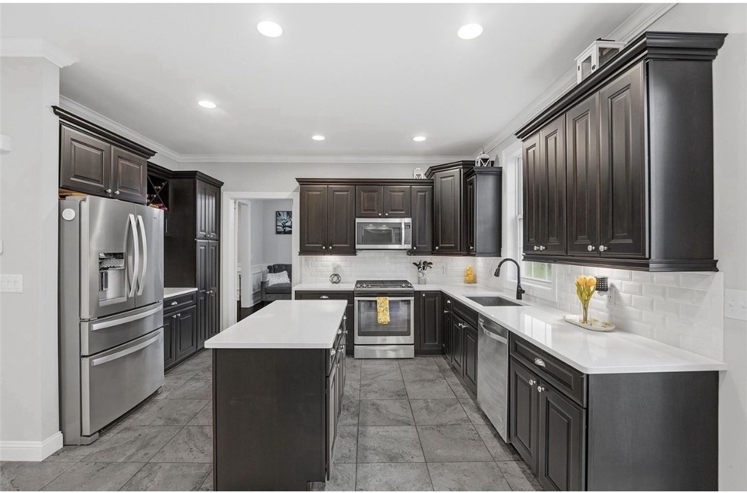12 Woodlake Drive
