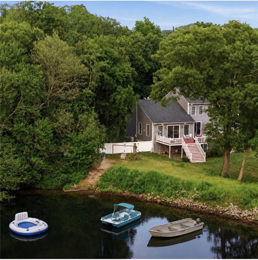 12 Woodlake Drive