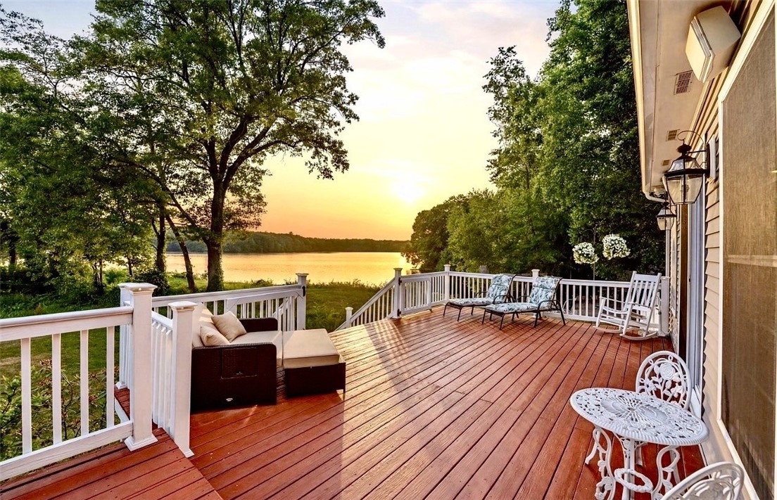 12 Woodlake Drive