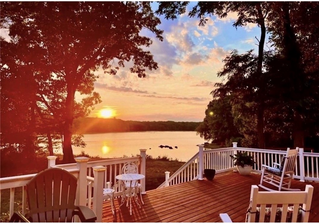 12 Woodlake Drive