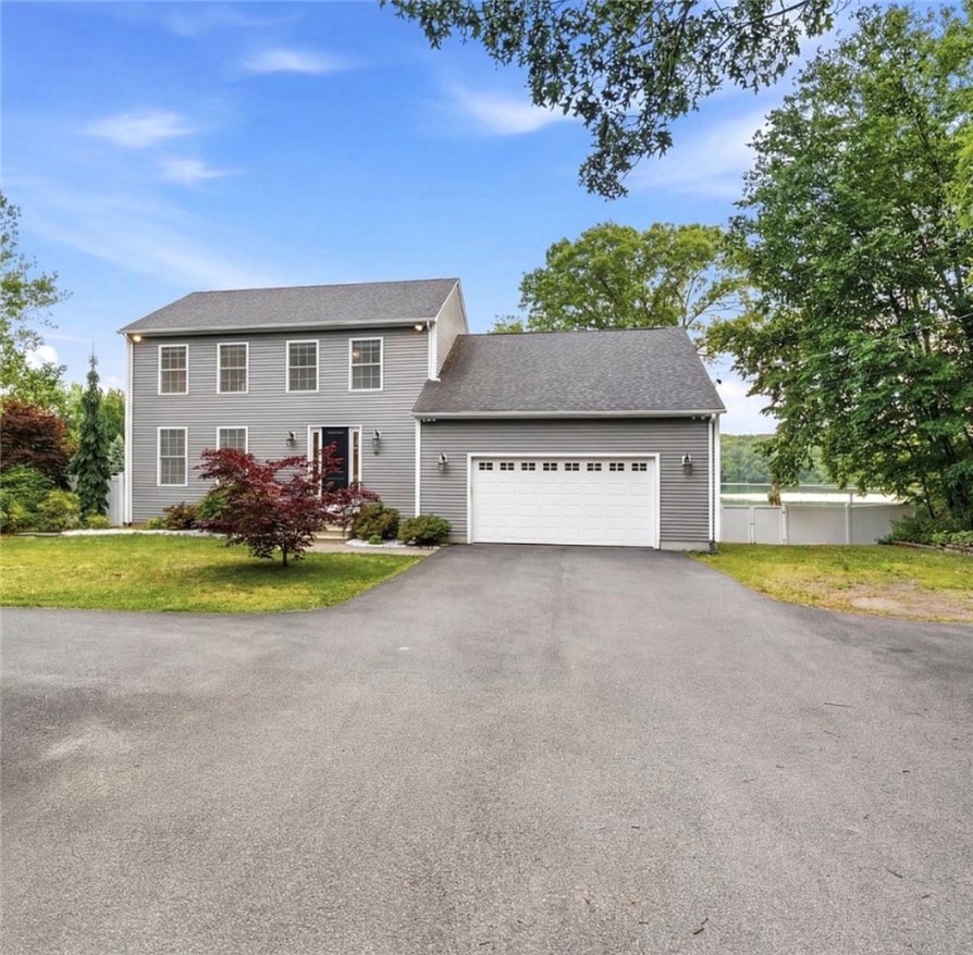 12 Woodlake Drive