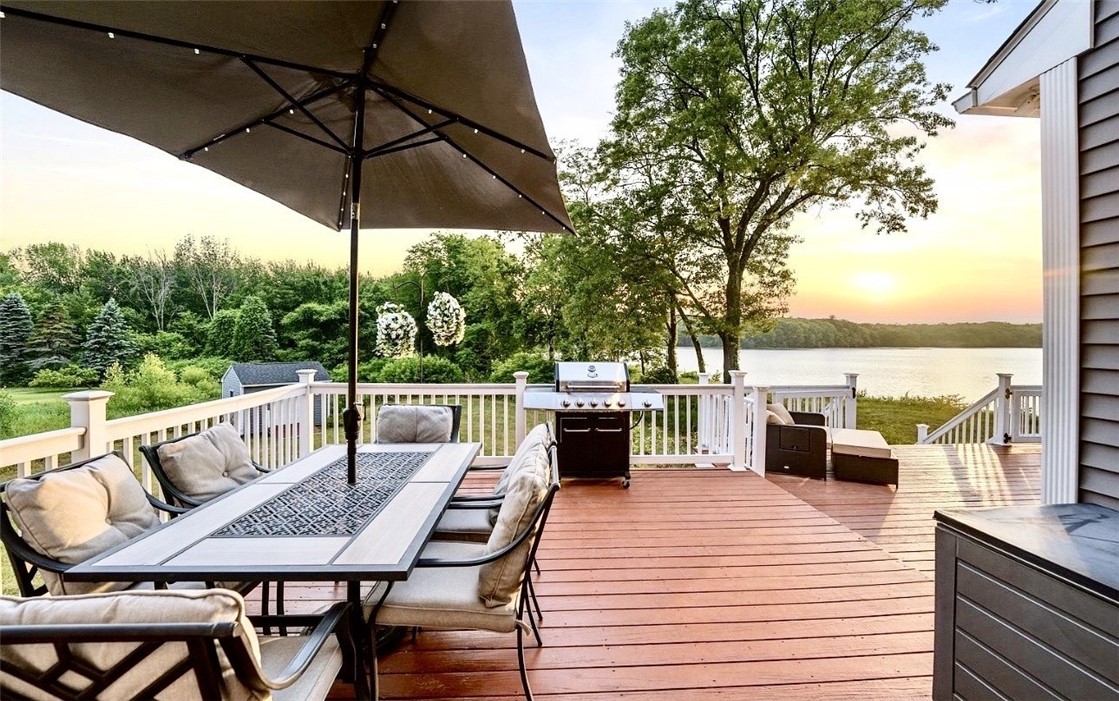 12 Woodlake Drive